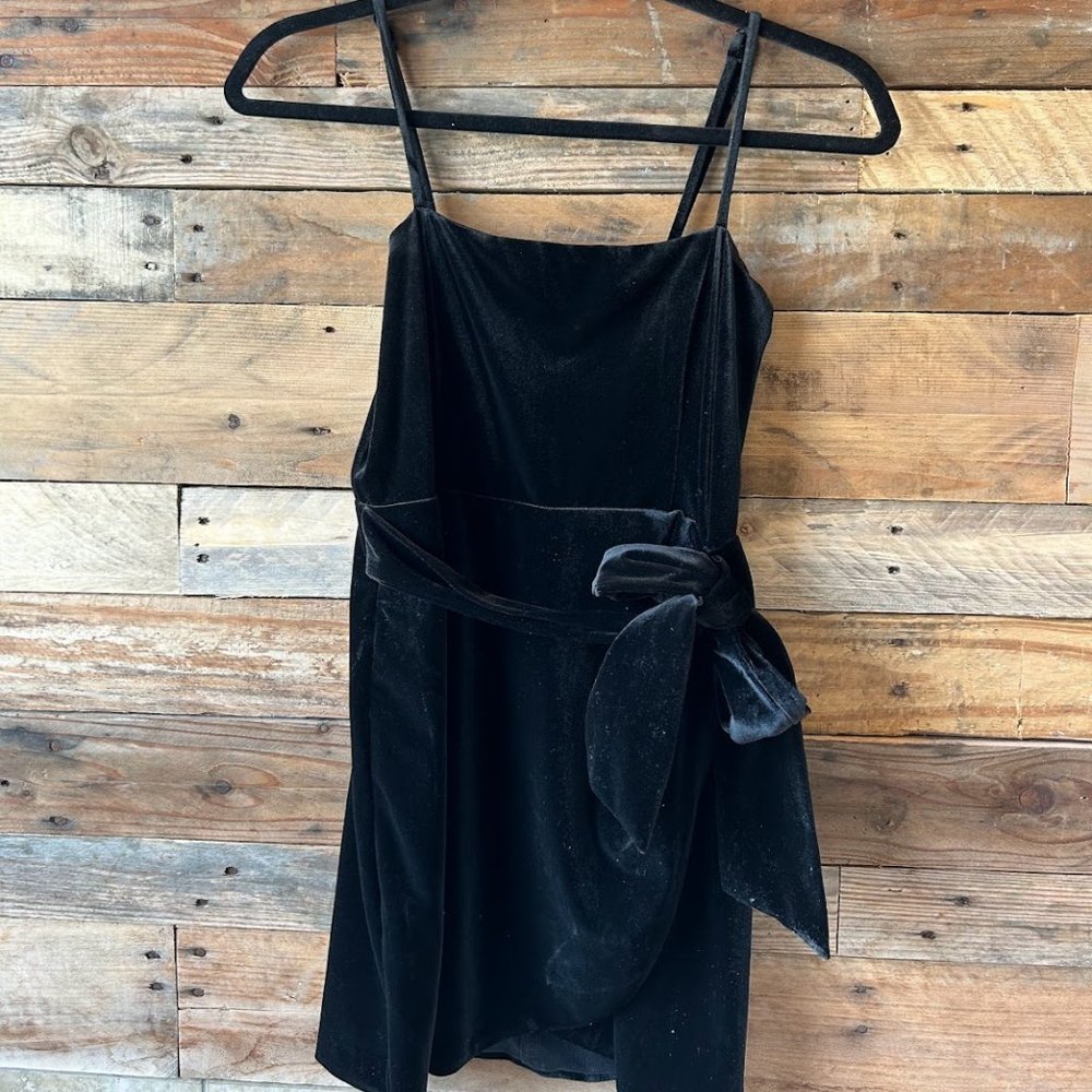 NWT *** GIANNI BINI black velvet tie mini dress